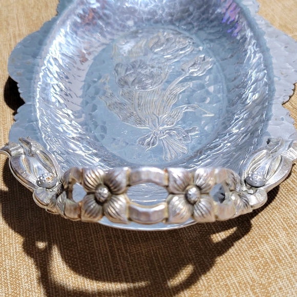 Vintage Rodney Kent Tray, Rodney Kent 404 Hammered Aluminum Tray, Oval with Hand - Picture 4 of 8